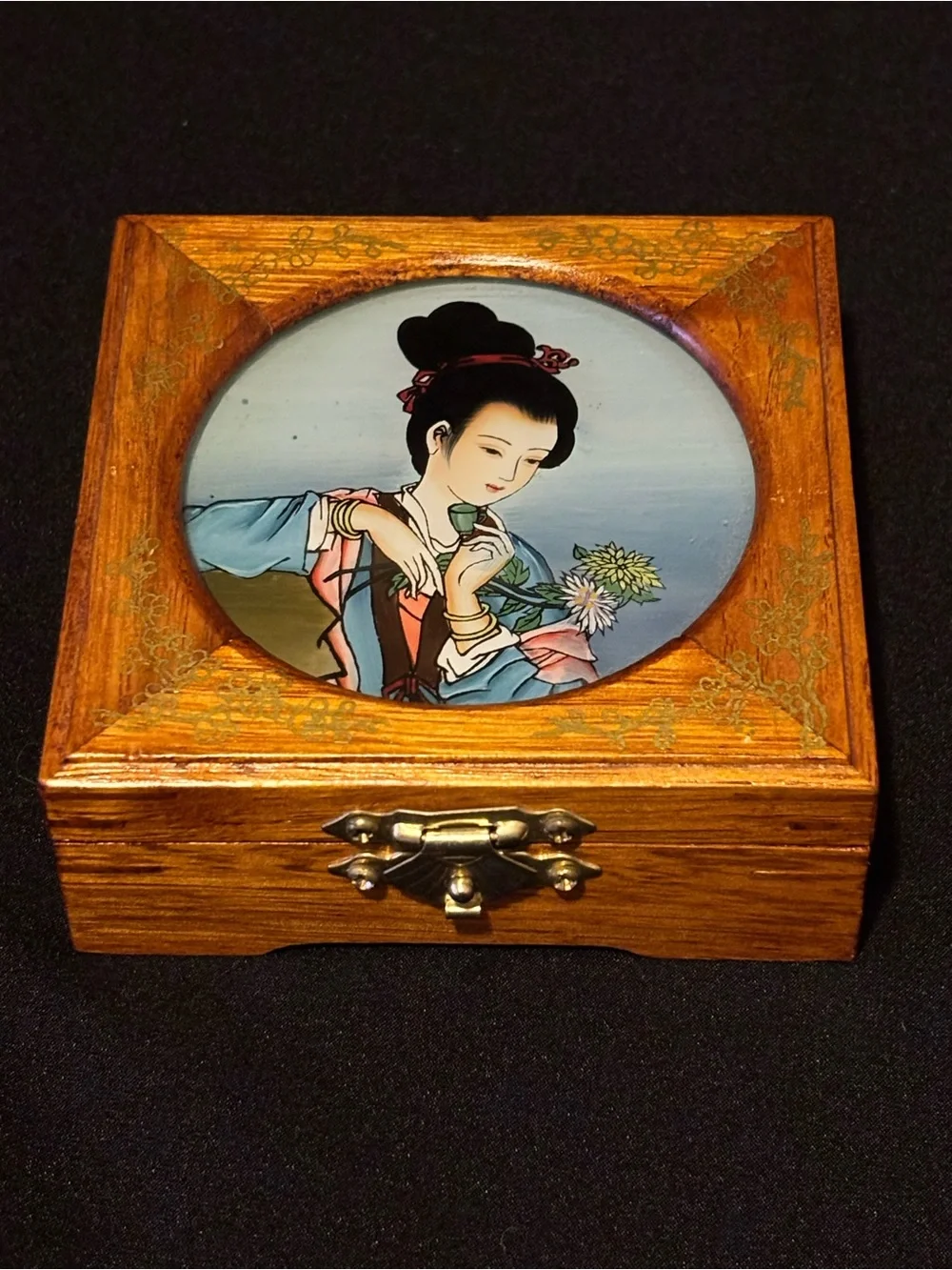 Vintage Hinged Wooden Japanese Lady Trinket Box